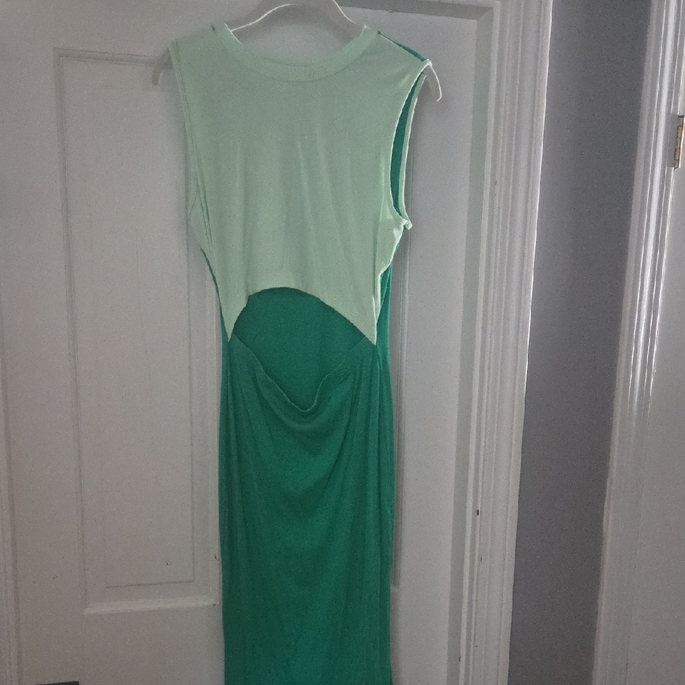 Elegant Green Sleeveless Dress